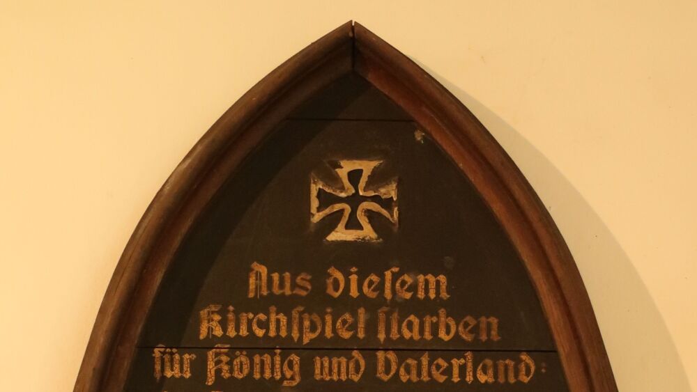 Ausschnitt der Erinnerungstafel für gefallene Soldaten in der Friedenskirche in Essen-Steele