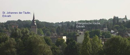 Das Foto zeigt den Blick auf Erkrath mit seinen beiden großen Kirchen