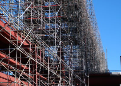 Das Foto zeigt Gerüste zur Sanierung der Kokerei, Weltkulturerbe Zollverein im August 2020