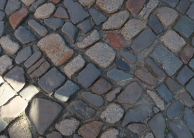 Das Foto zeigt Straßenpflaster in Goslar, fotografiert im Okt. 2022