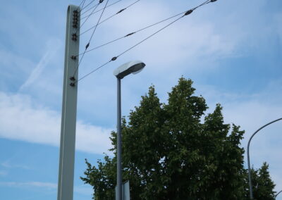 Das Bild zeigt Straßenbahn-Fahrleitungsabspannung an der Altendorfer Straße in Essen im August 2023